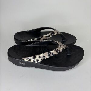 Oofos Sandals Flip Flops Women Size 39 US 8 Animal Print Rubber Comfort